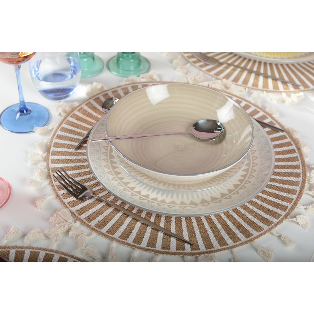 EINFACHER TAUPE SUPPENTELLER – COACHELLA